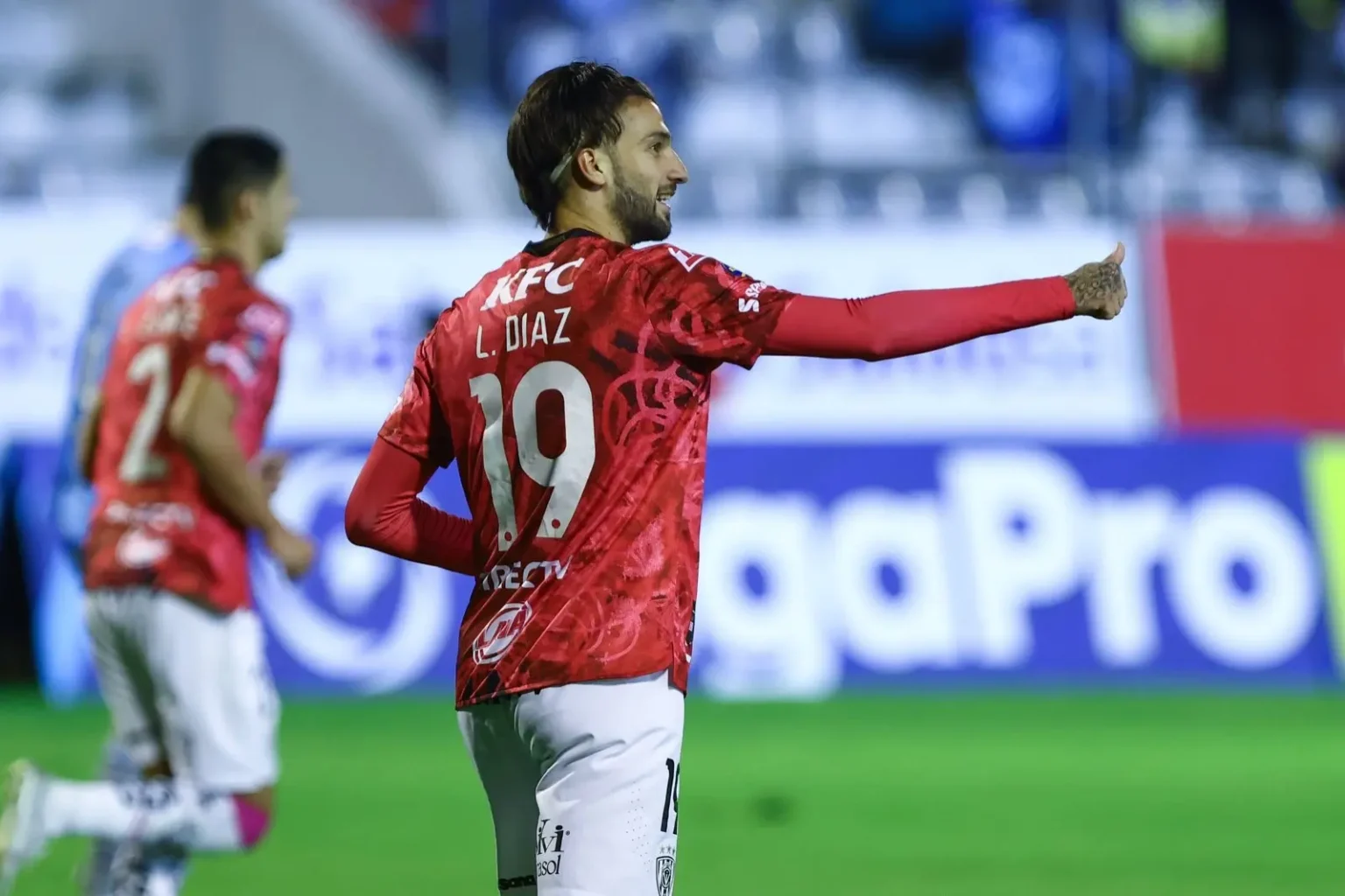 Atacante Lautaro Díaz, contratado pelo Cruzeiro, marca gols em Cássio e enfrenta lesão recente em ascensão meteórica