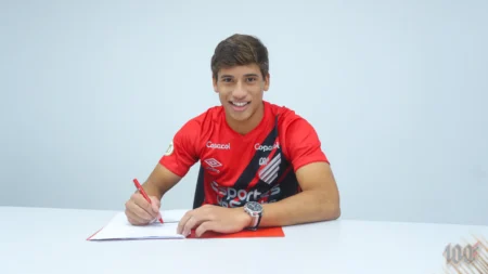 Athletico renova contrato de João Cruz para a próxima temporada