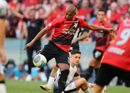 Atleta Fernandinho pede paciência ao Athletico após empates consecutivos: "Não pode desanimar"
