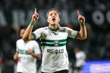 Atuações do Coritiba: Matheus Frizzo brilha e lidera vitória sobre o Ituano com "gol histórico"