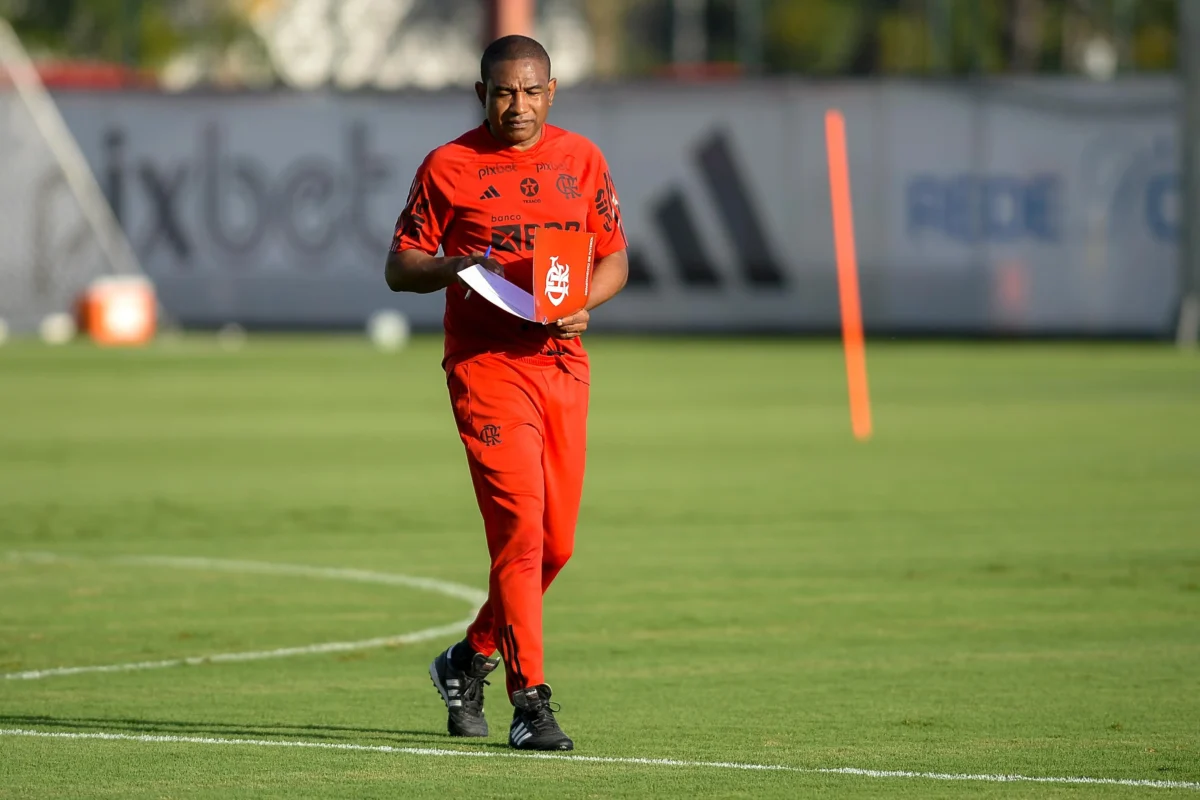 Auxiliar de Tite fala sobre ajustes de sistema no meio de desfalques no Flamengo