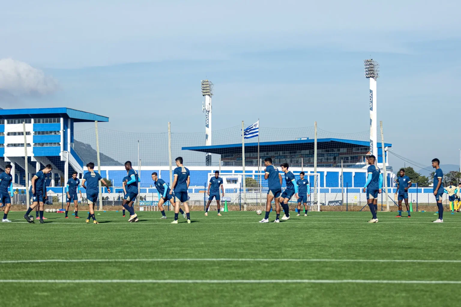 Avaí inaugura novo campo sintético para treinos da base e do time principal