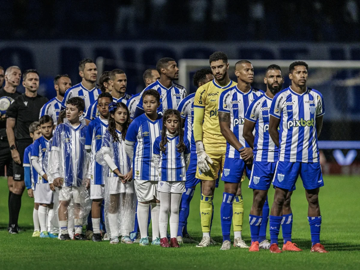 Avaí terá sexta escalação diferente em seis jogos com Gilmar Dal Pozzo: confira a escalação inédita!