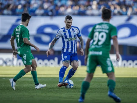 Avaí volta a ter sequência de três jogos sem sofrer gols, algo que não ocorria desde o ano passado.