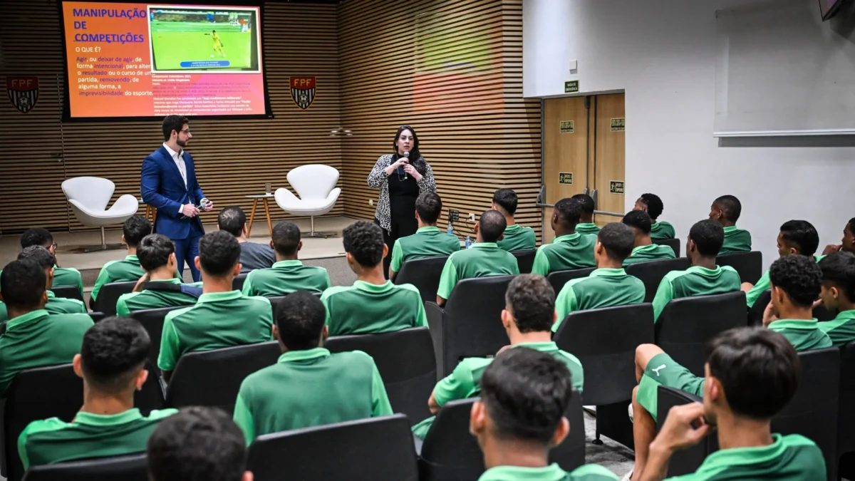 Base do Palmeiras recebe palestra sobre prevenção à manipulação de resultados