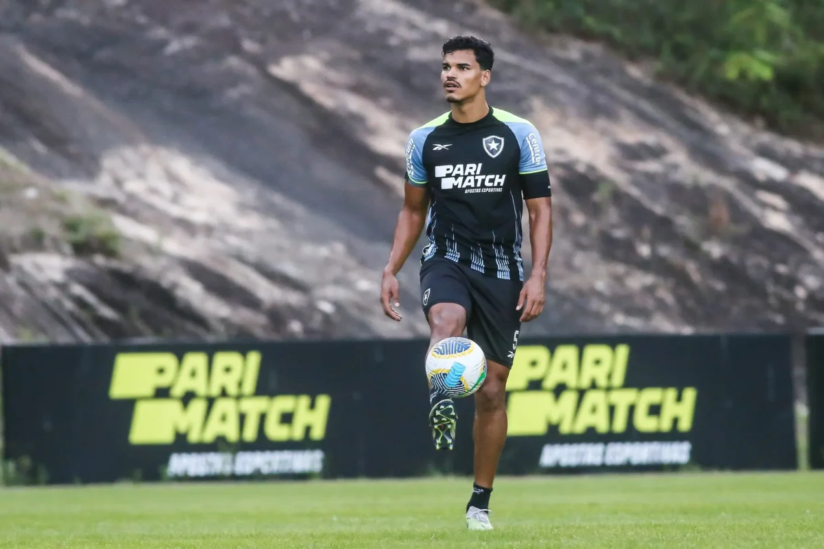 Botafogo: Danilo Barbosa retorna e Eduardo deve ser relacionado para próxima partida.