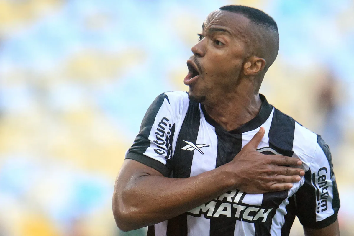 Botafogo renova contrato com Marlon Freitas