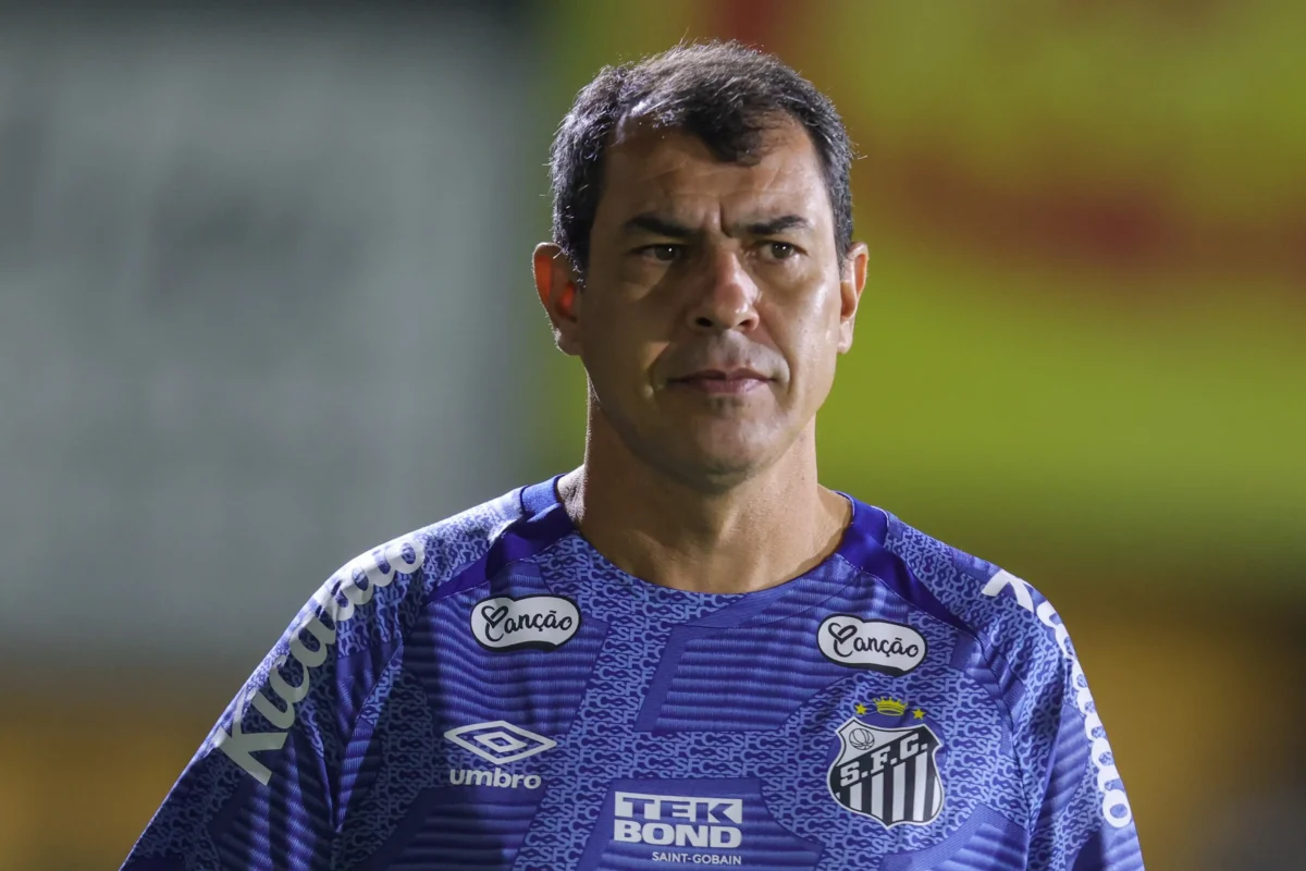 Carille analisa responsabilidades após terceira derrota seguida do Santos: culpa é de todos no clube