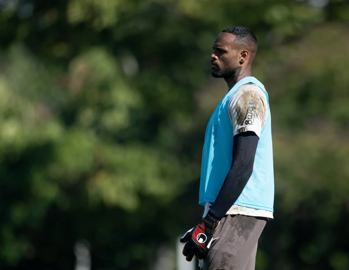 Corinthians realiza preparativos para confronto contra Atlético-GO; Carlos Miguel é possível desfalque.