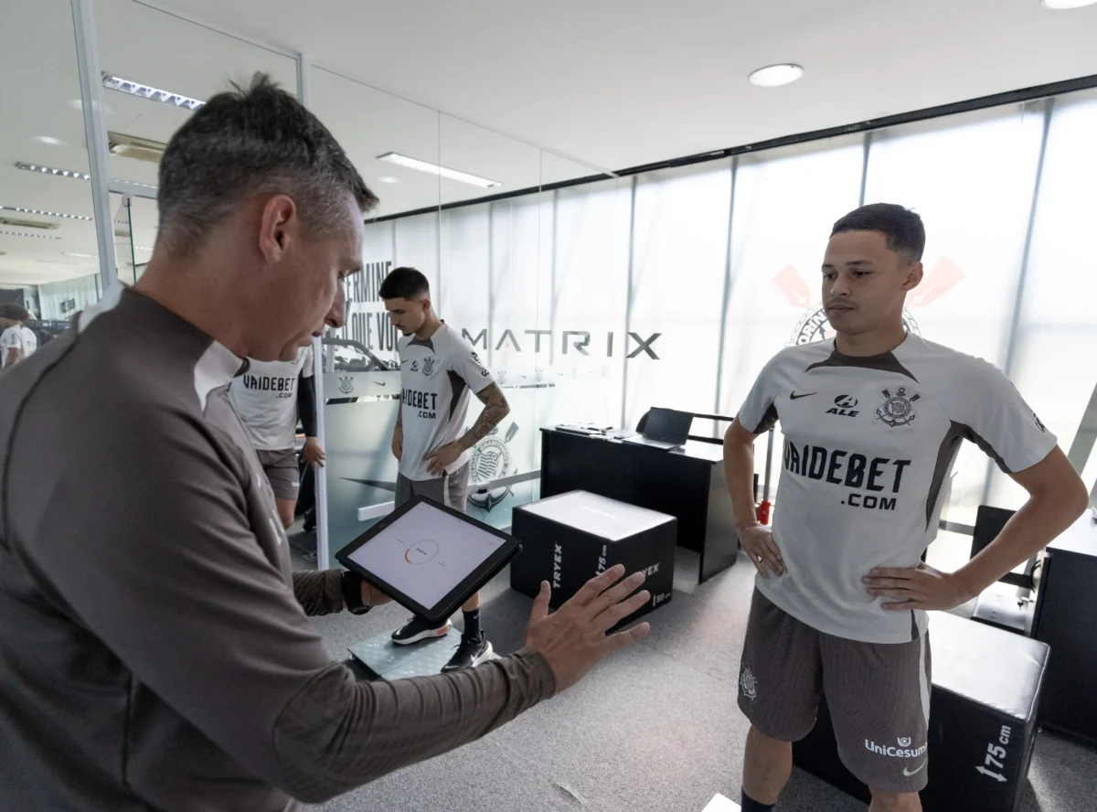 Corinthians realiza testes em retorno aos treinos após período de folga