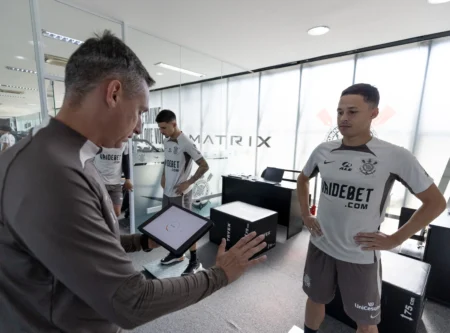 Corinthians realiza testes em retorno aos treinos após período de folga