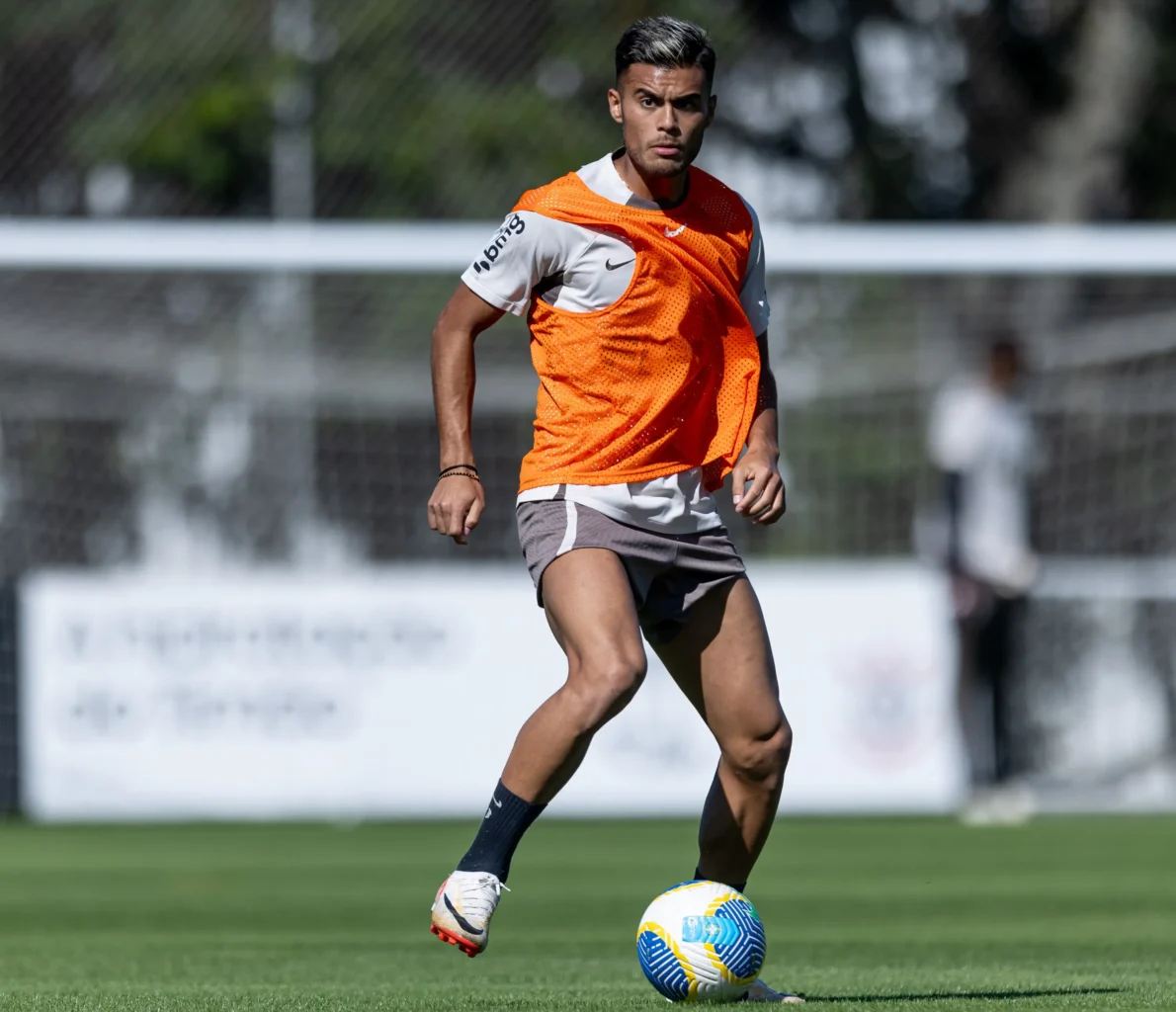 Corinthians se reúne com representantes de Fausto Vera para avaliar proposta do Boca Juniors