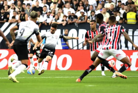 Coronado revela elogio de rival ao golaço marcado pelo Corinthians contra o São Paulo