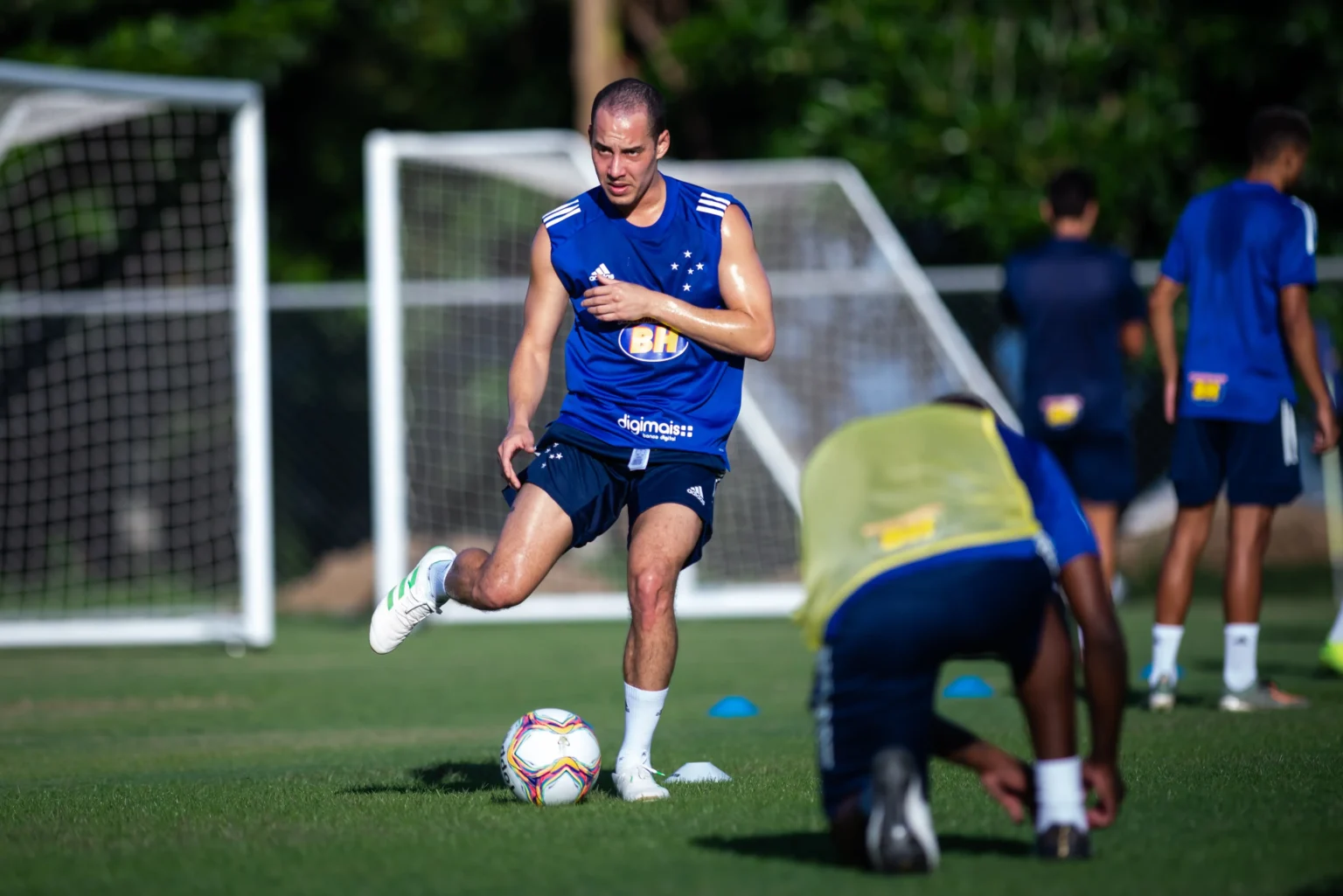 Cruzeiro na Fifa: proprietário do clube revela auxílio a Ronaldo para quitar débitos; confira os detalhes