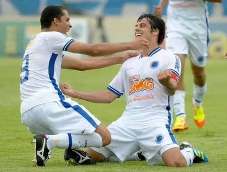 Cruzeiro próximo de contrato com Fabrício e Célio Lúcio para atuarem na base sob comando de Adilson Batista