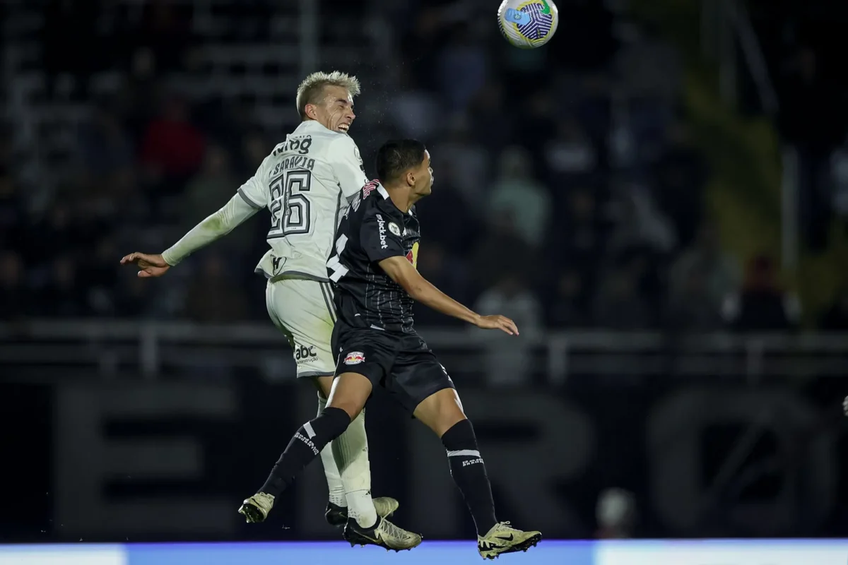 Desempenho do Atlético-MG: Igor Gomes dá assistência e Saravia se destaca no lado direito; confira as notas dos jogadores.