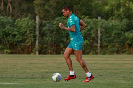 Deyverson incomoda no Cuiabá com postura nos treinos, afetando os planos do clube