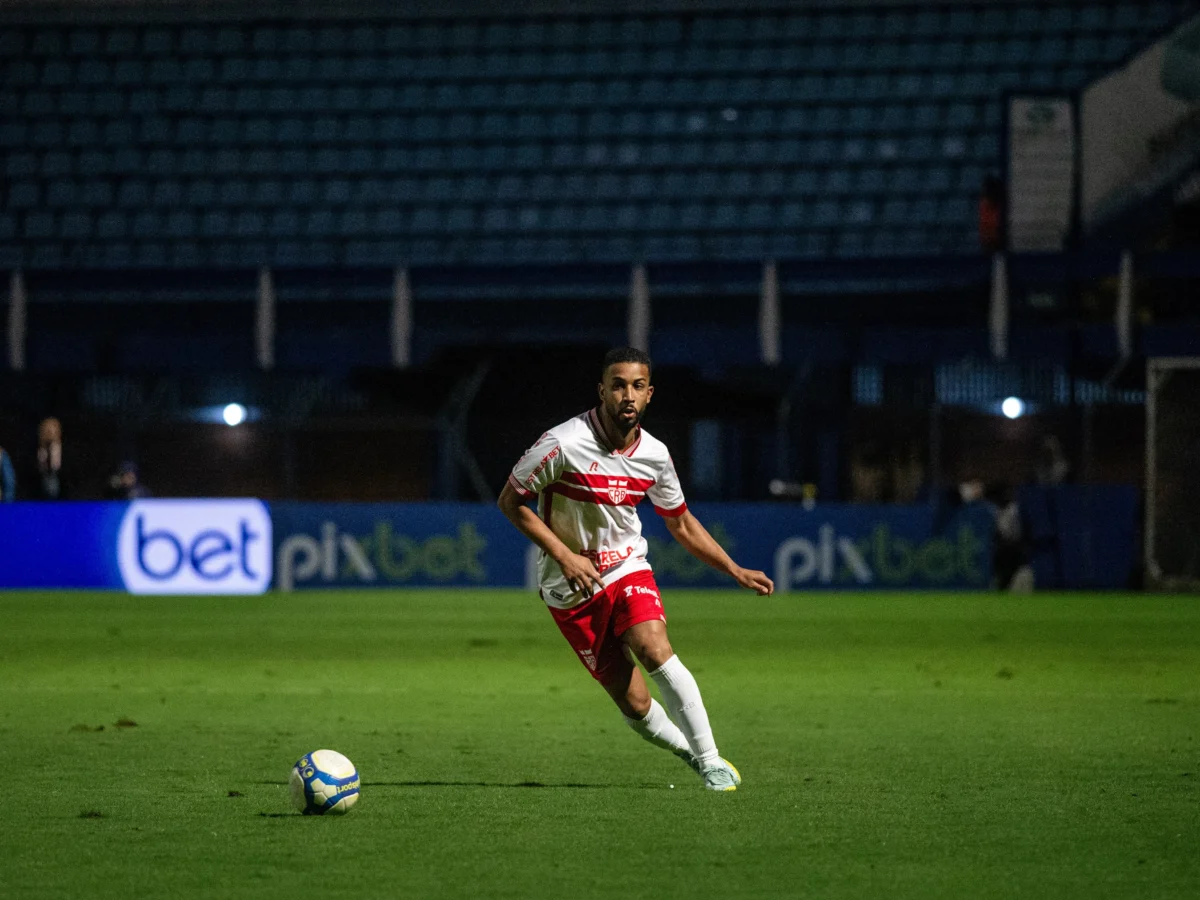 Escalação do CRB: Jorge na lateral esquerda e mudanças na zaga para enfrentar o América-MG