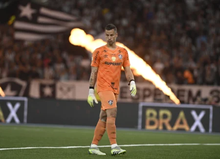 Fábio confiante na atuação do Fluminense contra Botafogo: “Mesmo time que foi campeão”