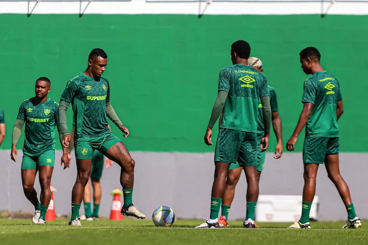 Fluminense anuncia lista de jogadores para partida contra o Botafogo sem Keno e Felipe Melo