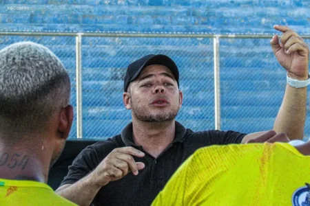 Foz do Iguaçu contratou Adriano Souza, ex-Cruzeiro, como novo técnico do time.