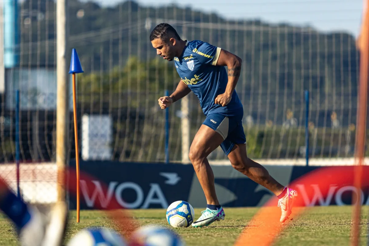 Garcez está fora por lesão, mas Pottker volta para o Avaí contra a Chapecoense