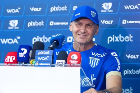 Gilmar Dal Pozzo comemora sexta vitória do Avaí na Série B, mas mantém cautela: "Jogo a jogo"