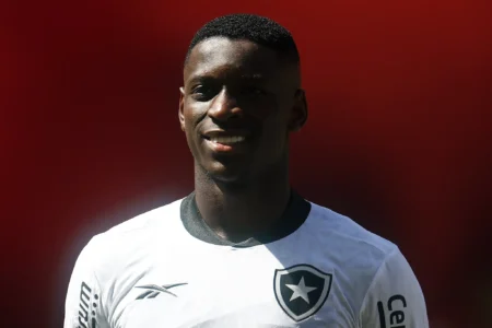 Golaço contra o Botafogo impulsionou ascensão de Luiz Henrique ao time profissional do Fluminense; confira.