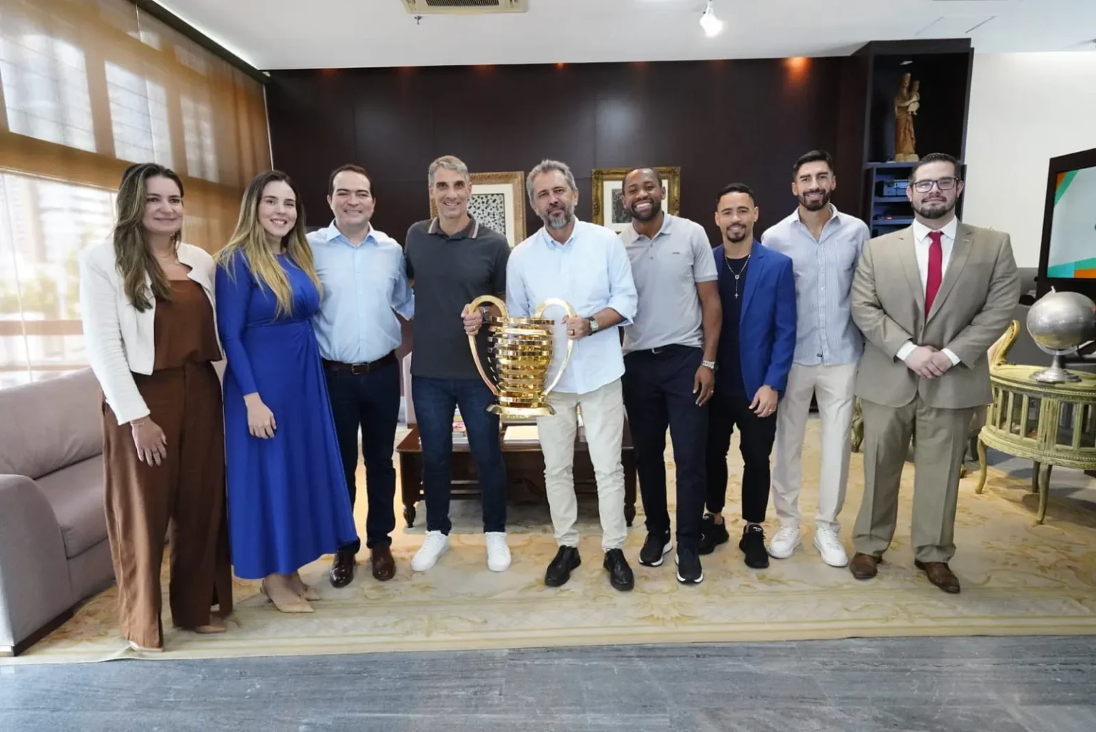 Governador recebe Vojvoda e jogadores do Fortaleza após conquista da Copa do Nordeste