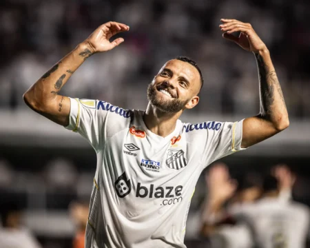 Guilherme, destaque do Santos, retorna em momento crucial na Série B