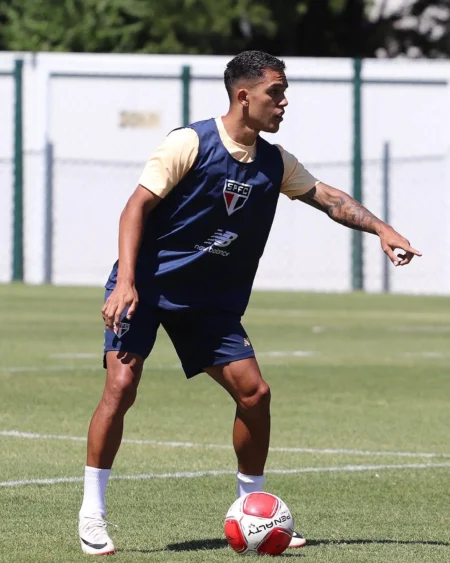 Igor Vinícius entra no ranking de garçons do São Paulo com assistência rara