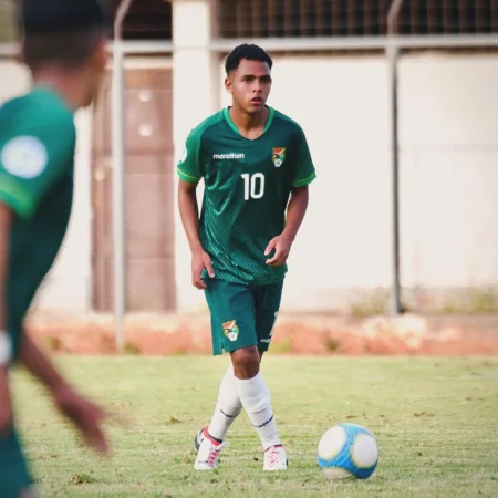 Jogador de 16 anos da Bolívia deixa lista da Copa América pela ausência dos pais na viagem