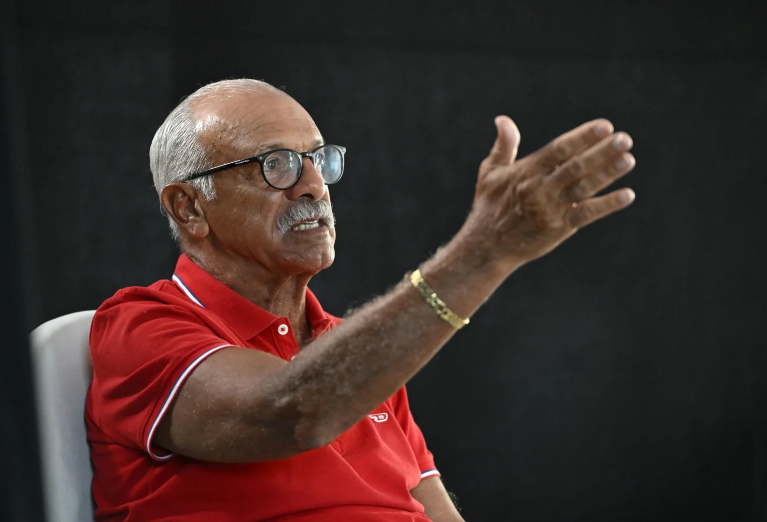 "Lendário Jogador do Flamengo, Junior, Celebra 70 Anos com Inspiração Italiana em sua 'Segunda Pele'"