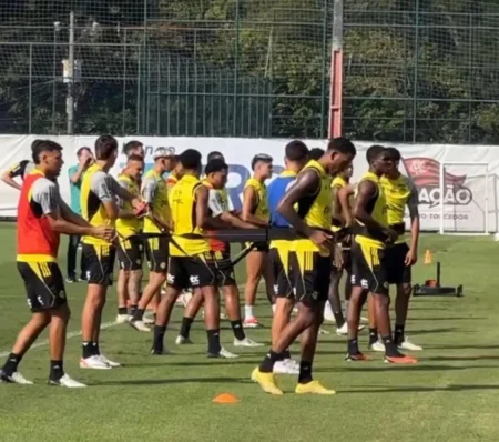 Lorran está de volta da Seleção e Tite tem elenco completo para preparação do jogo contra o Grêmio