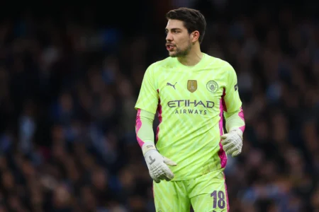 Manchester City renova contrato de Stefan Ortega até 2026 e amplia vínculo com o goleiro.