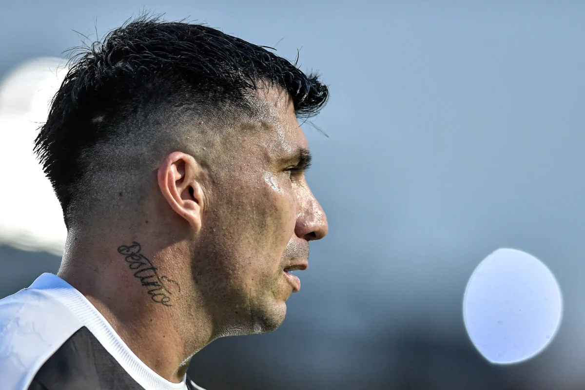 Medel retorna ao time titular do Vasco para confronto contra o Palmeiras