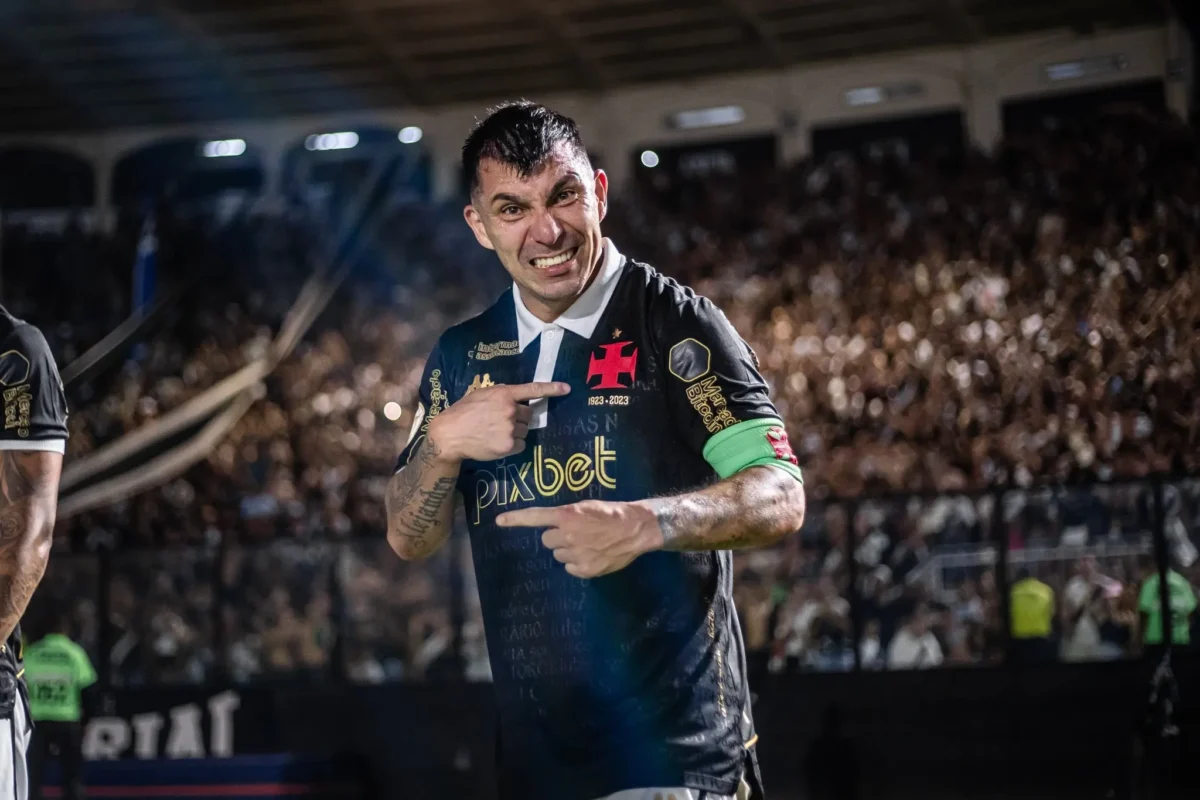 Medel se despede do Vasco agradecendo "de corpo e alma"