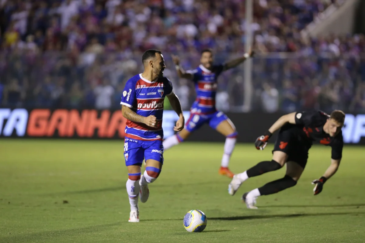 Moisés e Marinho estão no Departamento Médico e desfalcam time contra o Bahia