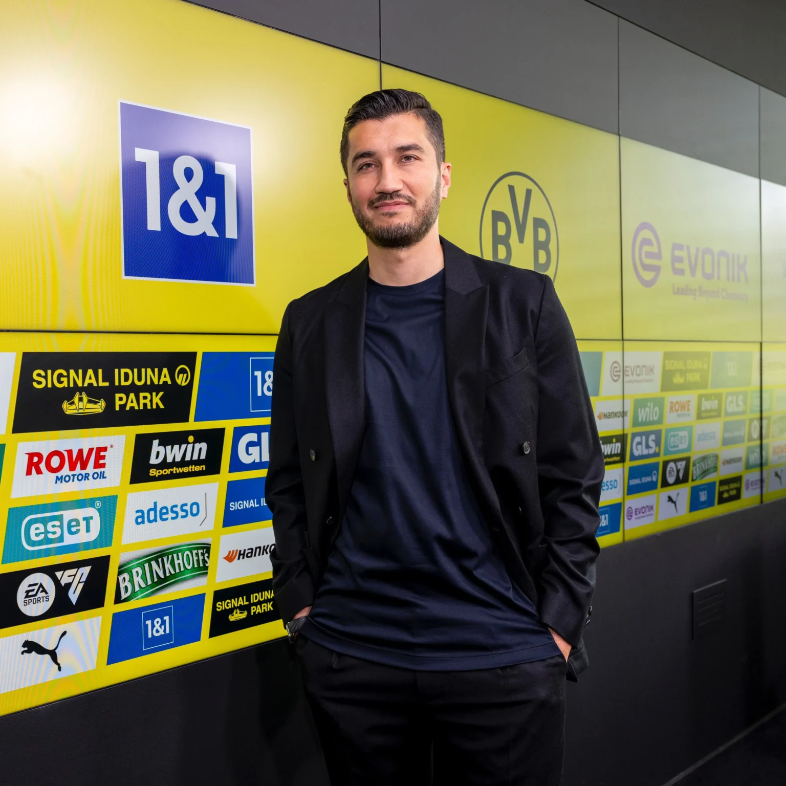 Nuri Sahin é nomeado técnico do Borussia Dortmund