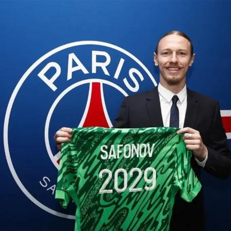 PSG anuncia contratação do goleiro russo Matvey Safonov, do Krasnodar