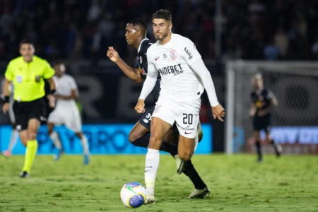 Pedro Raul perde espaço no Corinthians durante a má fase do ataque no Brasileirão