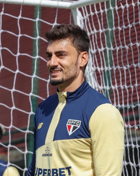 Rafael reencontra ex-companheiros e faz despedida antes de se apresentar à Seleção pelo São Paulo