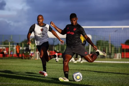 Reserva mais acionado, Fábio Matheus poderá ter nova chance no Sport: "Time fica mais vertical"