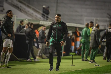 Roger destaca importância da vitória do Juventude e elogia resiliência da equipe na volta para casa