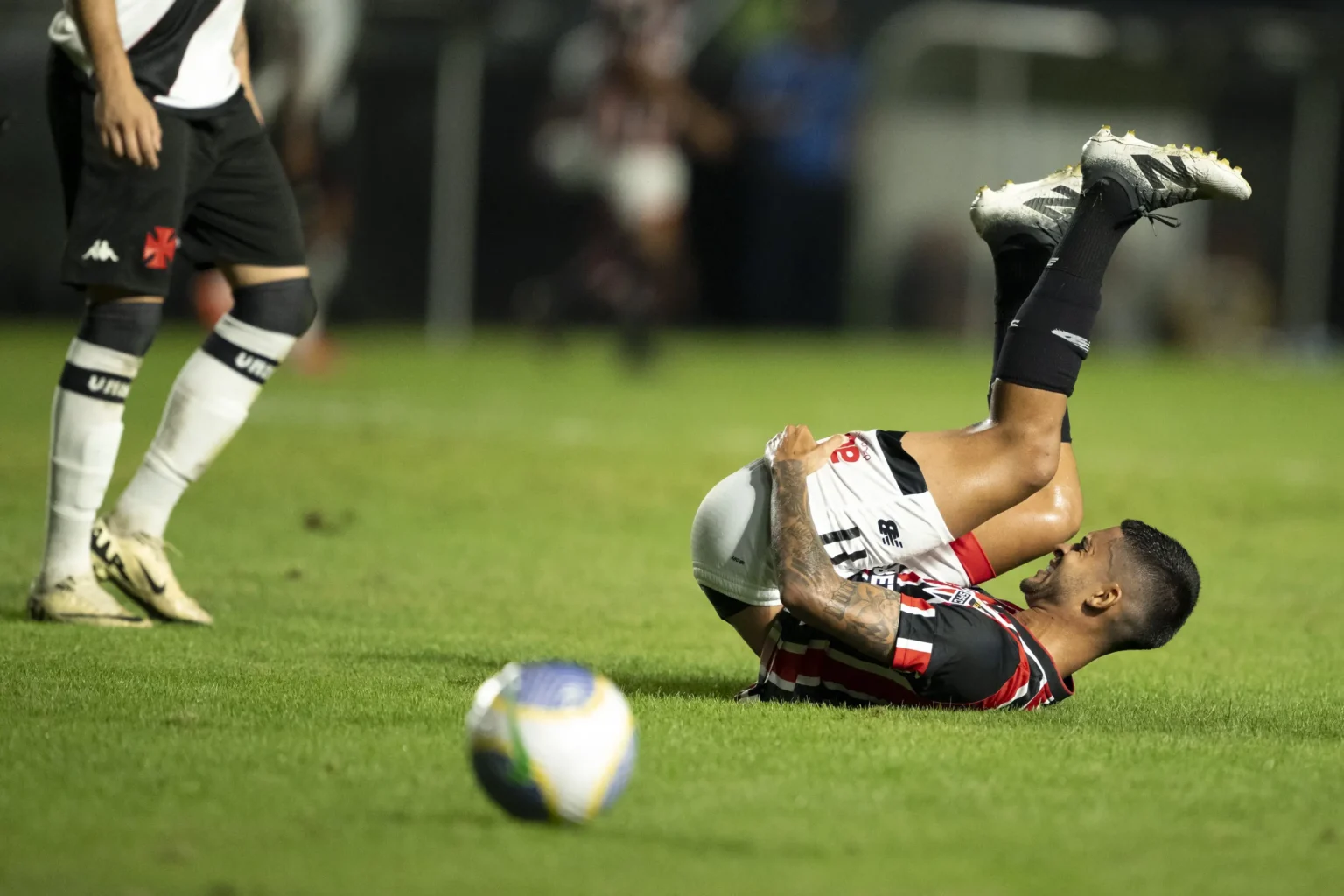 "São Paulo enfrentando desafios no meio-campo e no ataque após mudanças de Zubeldía"