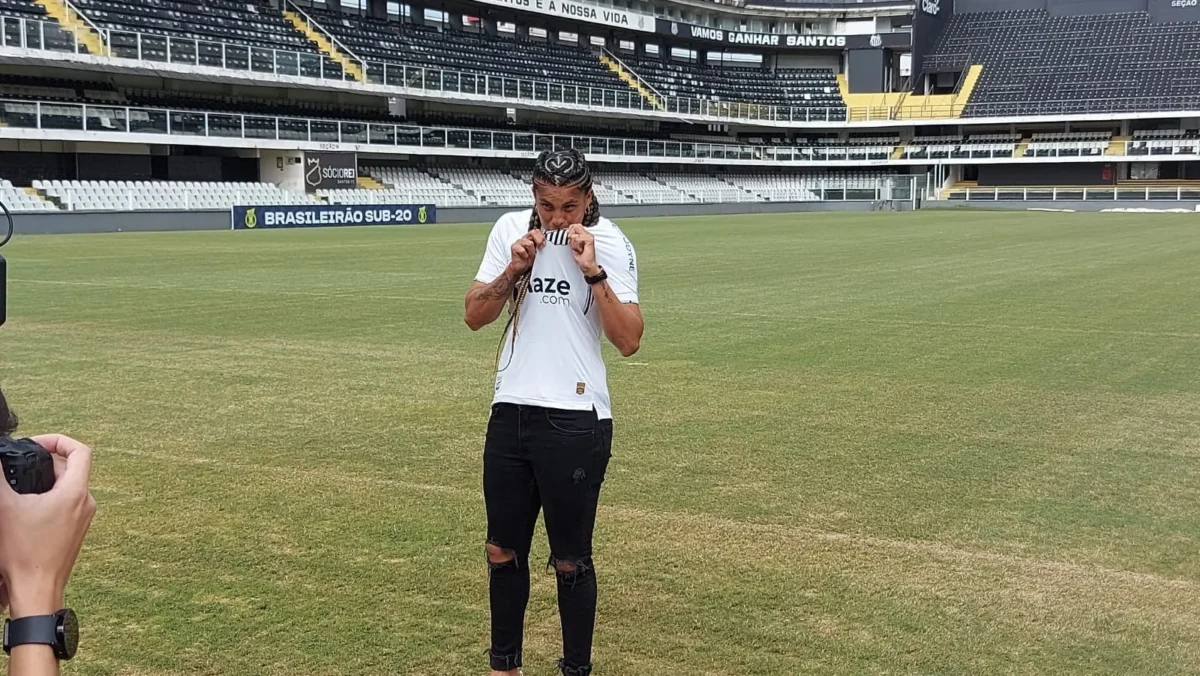 Sole Jaimes inicia quarta passagem no Santos e declara amor pelo clube: Me sinto em casa