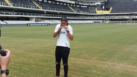 Sole Jaimes inicia quarta passagem no Santos e declara amor pelo clube: Me sinto em casa