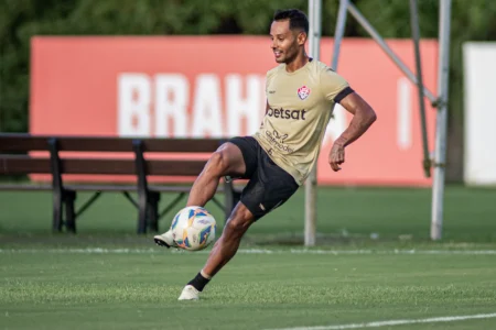 Thiago Carpini confirma transferências de Mateus Gonçalves e Léo Gamalho no Vitória