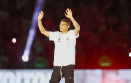 Thiago Silva comemora retorno ao Fluminense e celebra festa no Maracanã