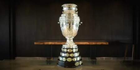 Troféu da Copa América em exposição no Rio e São Paulo antes de ser levado para os Estados Unidos.